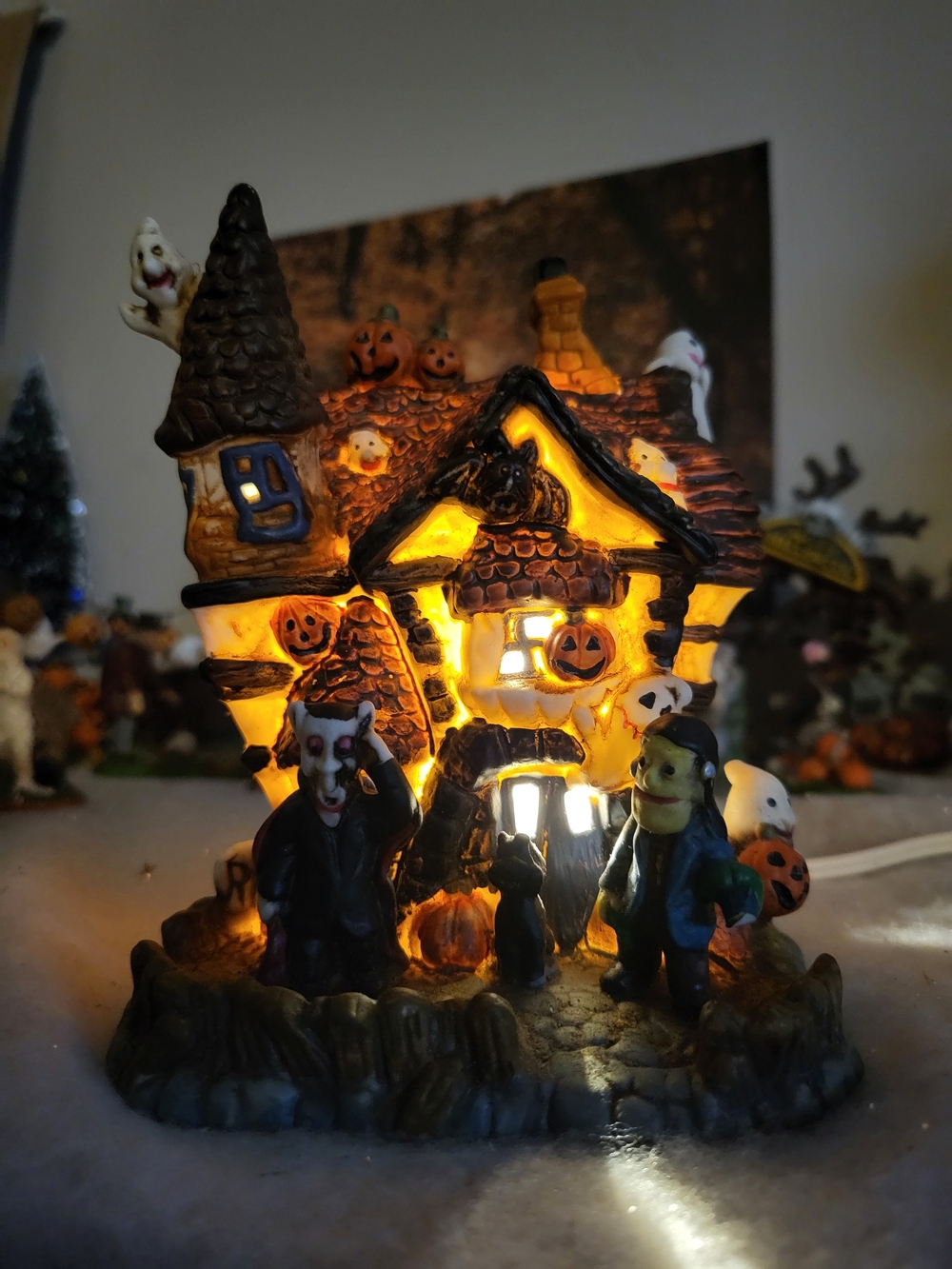 Vintage Spooky Hollow Lighted Vampire House Halloween Village Porcelain